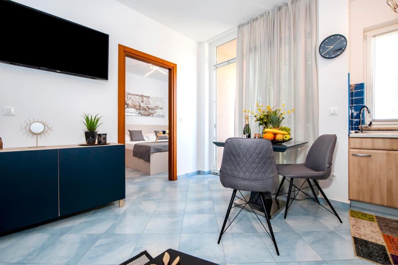 F&R Apartments II Rovinj Bagian luar foto