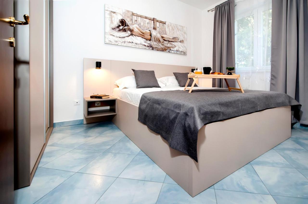 F&R Apartments II Rovinj Bagian luar foto