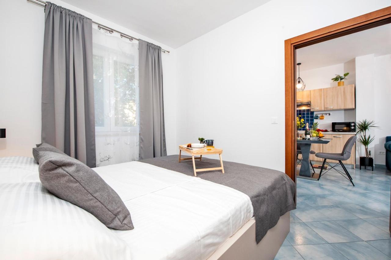 F&R Apartments II Rovinj Bagian luar foto